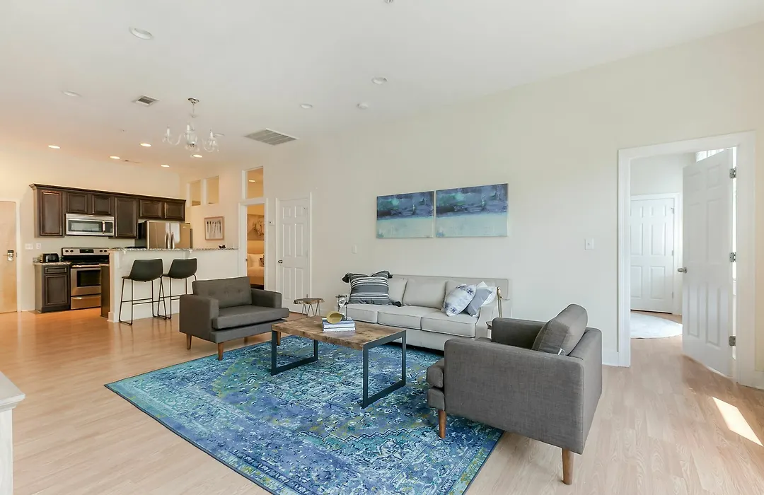 Hip 2Br In Arts/Warehouse District-1