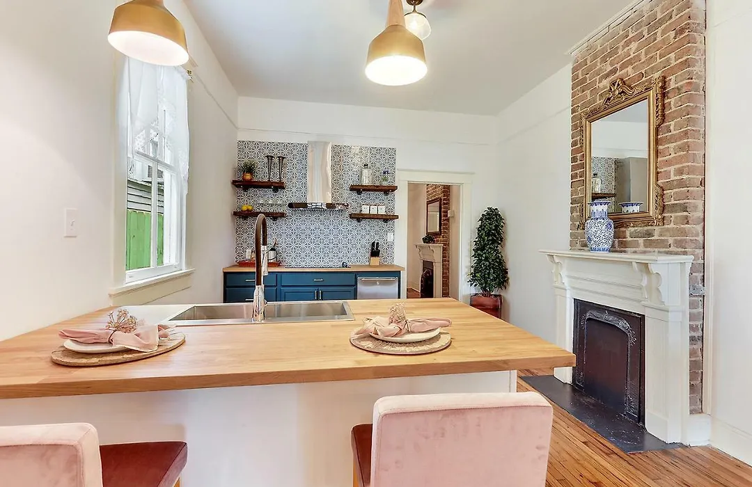 Elegant Renovated House With Relaxing Courtyard - Near Fq-1