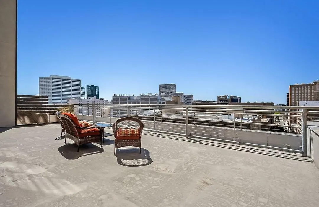 2 Bedroom Elegant Condos In Downtown New Orleans-1