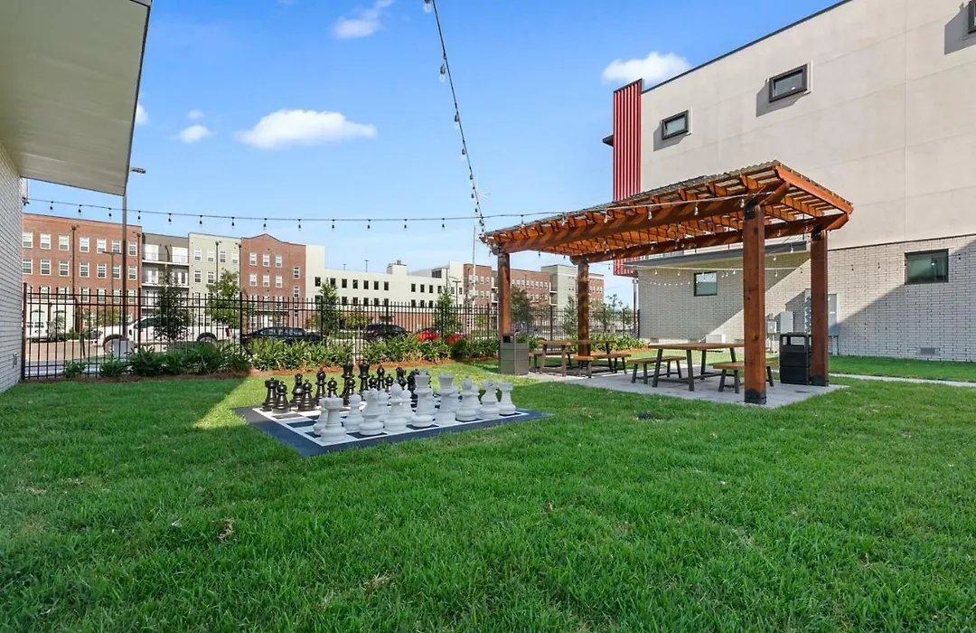 New Construction Townhouse Near City Hot Spots-1