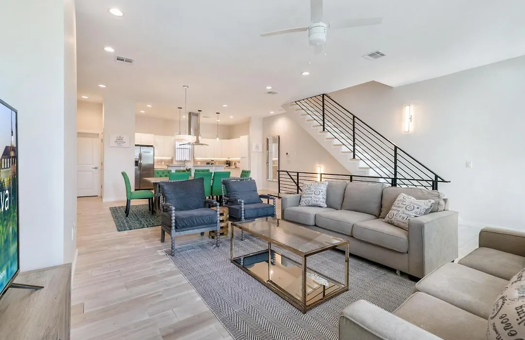 Private Townhouse In A Secure Location-1