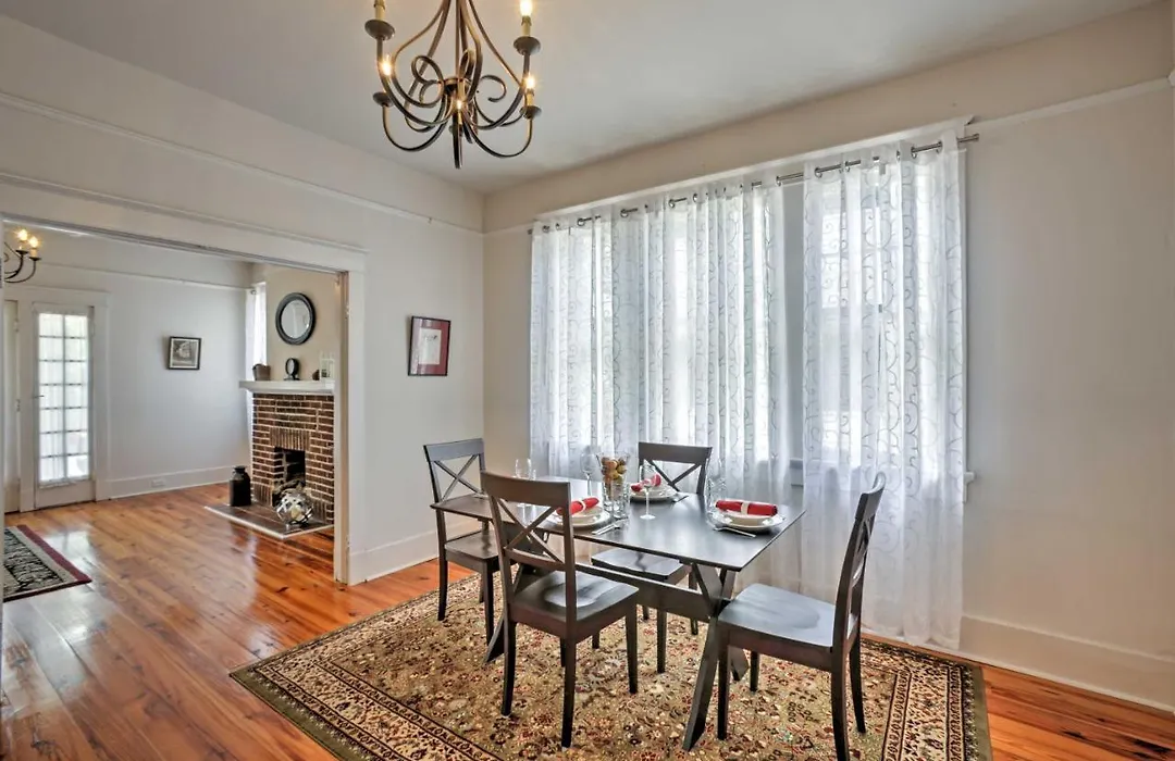 Traditional New Orleans Apt With Porch In River Bend-1