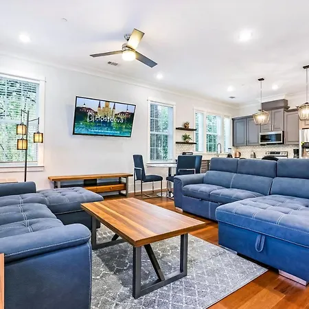 Spacious 5 Bedroom Retreat - Pool - Near It All!-3