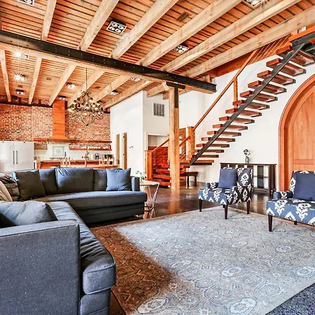 Stunning 5 Bedroom Urban Oasis Downtown Nola-3