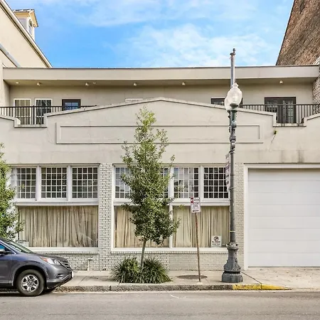 Stunning 5 Bedroom Urban Oasis Downtown Nola-2