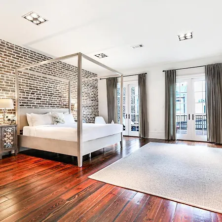 Stunning 5 Bedroom Urban Oasis Downtown Nola-3