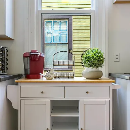 Private 2Br In Uptown By Hosteeva-2