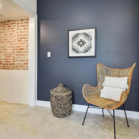 New Orleans 3Bd Rental / 6 Guests / Phenomenal Location-2