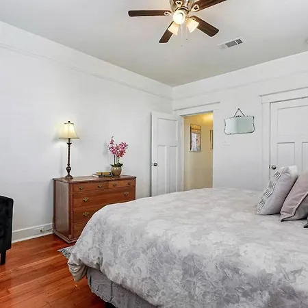Spacious Southern Charm - Near Magazine Street-2