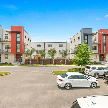 Modern 4Br Townhouse In Bienville Villas-2