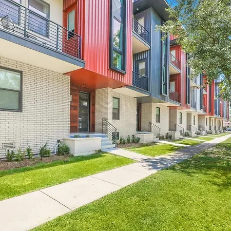 Fully-Furnished Townhouse With Luxury Amenities-2