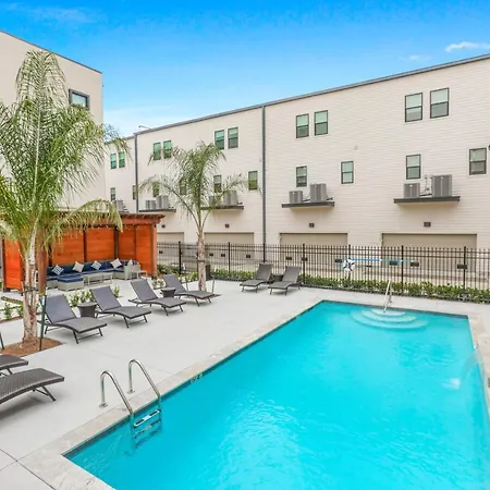 Private Townhouse In A Secure Location-2