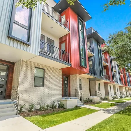 Beautiful Townhouse In A Gated Community-3