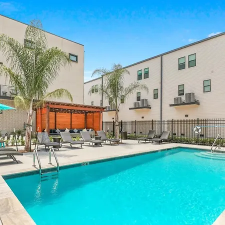 Bienville Villas: Brand New 4Br-3