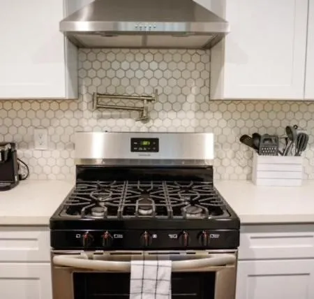 Nola Getaway With King Suite 10 Mins From French Quarter-3