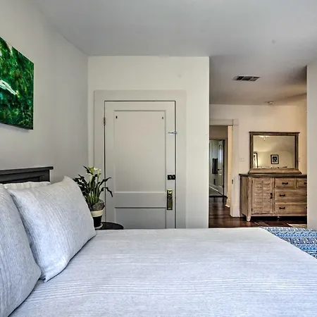 Centrally Located New Orleans Condo With Yard!-3