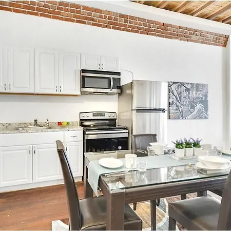 Downtown New Orleans Exposed Wood Suite 2 Min Fq-2