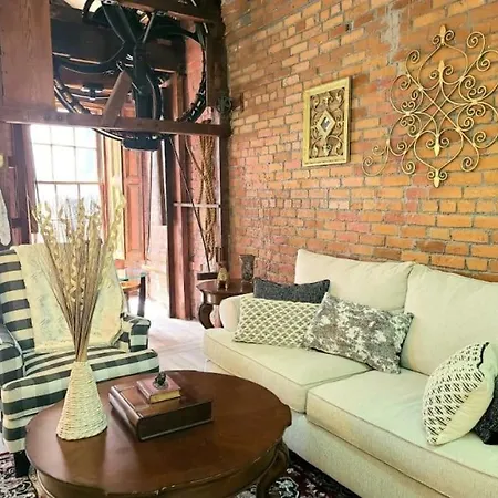 Historic Charm Penthouse Studio - Downtown Nola-3