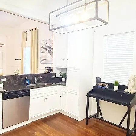Uptown New Orleans *7 Min To Fq * Free Parking! Apartment-2
