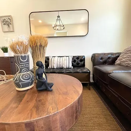 Lovely 3 Bedroom Home / Modern -15 Min Fq-3