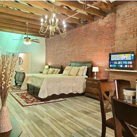 Historic Charm Penthouse Studio - Downtown Nola-2