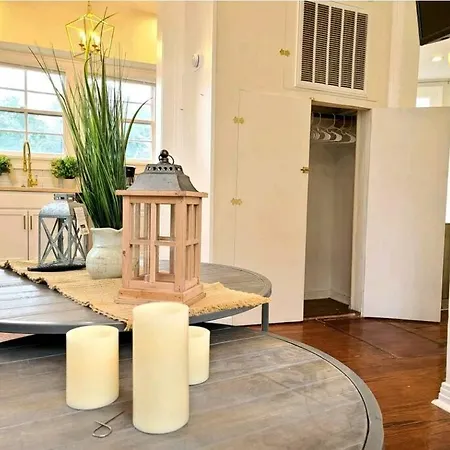 Beautifully Restored Historic Gold Home 7 Mins Fq!-2