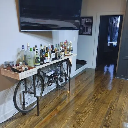 Beautiful Two Bedroom House In Mid City-3