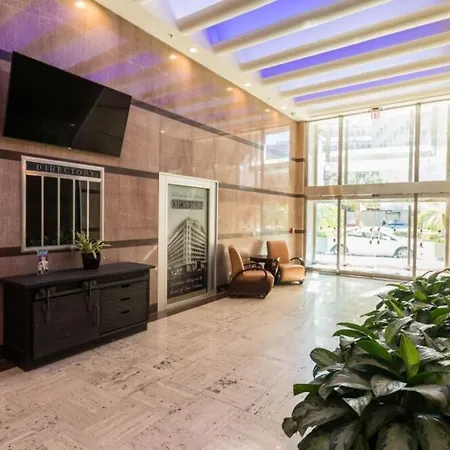 Ideal Condo Near City Hot Spots-3