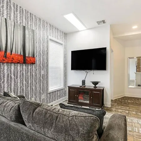 Sleep 10 next to Superdome&downtown-3