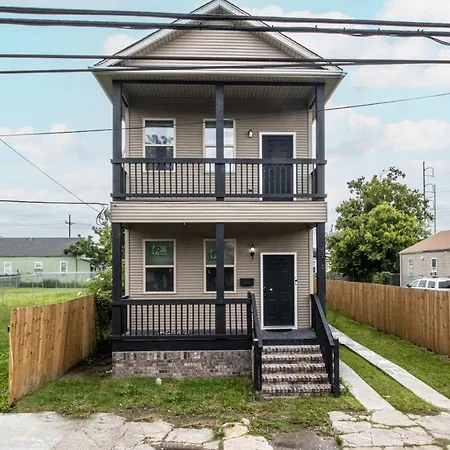 Downtown Vibrant Gray Loft 2318-3