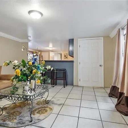 Historic Cottage 3 Mins To The French Qtr. Sleeps 12-2