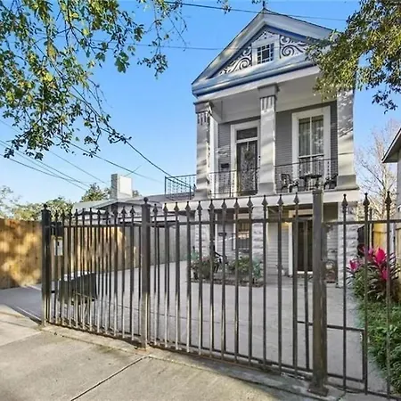 Historic Cottage 3 Mins To The French Qtr. Sleeps 12-3