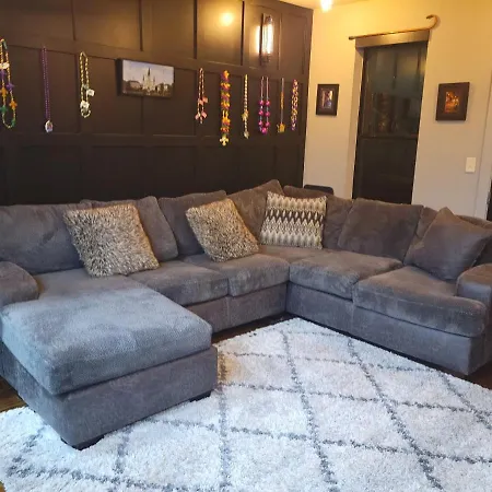 Beautiful Two Bedroom House In Mid City-2