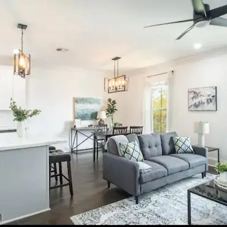 Vibrant Nola Modern Loft-3