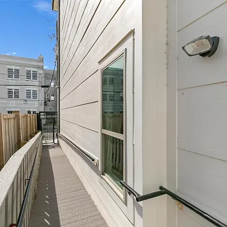 Stunning Condos Near French Quarter-2
