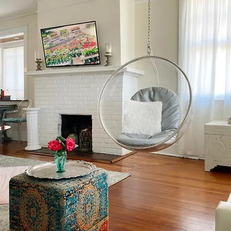 Gorgeous Uptown Home With Private Pool-3