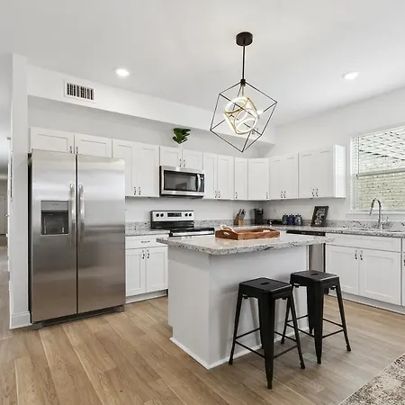 Luxury 6Br Oasis Near French Qtr-2