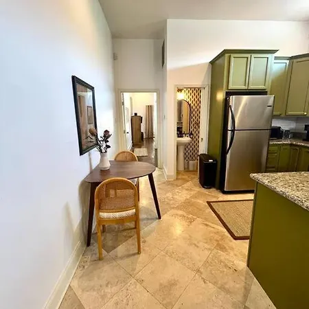 Bright Uptown/University Cottage Near Audubon Park-3