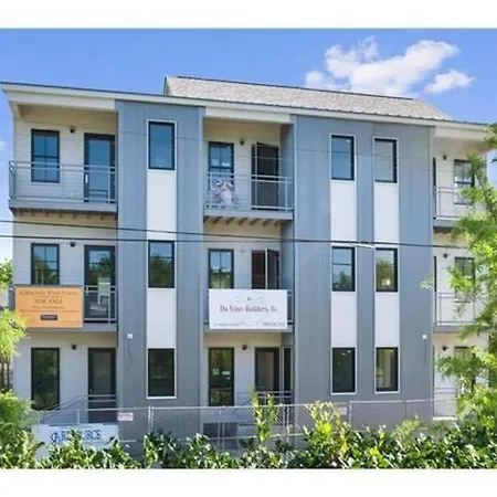 Modern Bywater Condo- Off Street Parking !-2