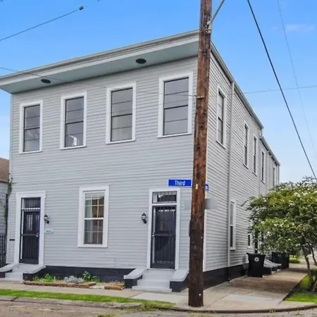 Lovely Uptown 1Bd Apt Steps To St Charels Ave-2