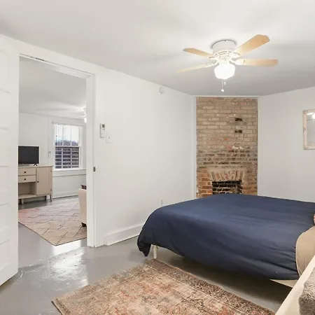 Explore Nola From 2Bd Garden District Apt-2