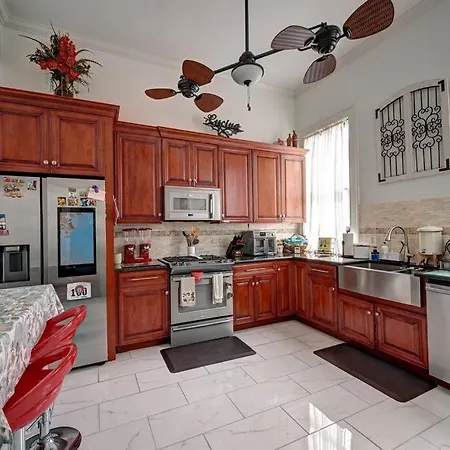 Lovely 4 Bedroom Uptown New Orleans Magazine St-3