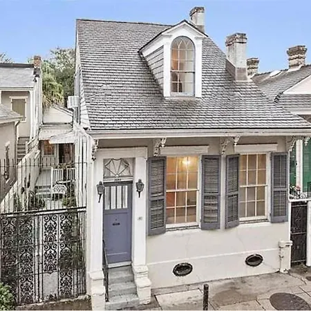 Quintessential French Quarter Cottage-3