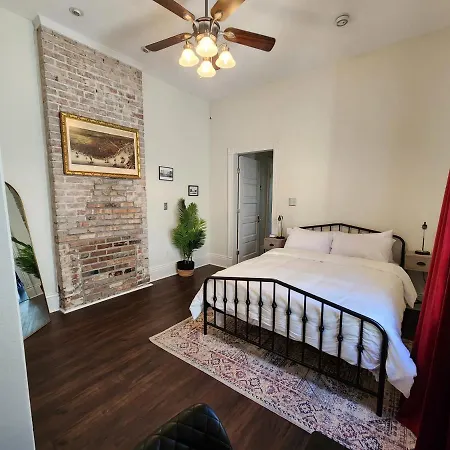 Vintage Mid-City Gem-3