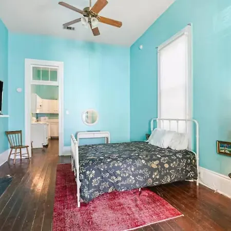 French Quarter Charm: St Philip St Historic Haven 1515-3