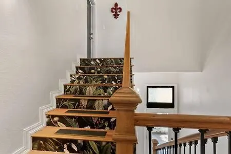 Timeless Elegance Historic Nola Haven 2Bd-2