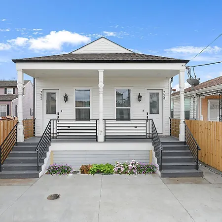 New 4 Bed Luxury House W/Private Heated Pool-3