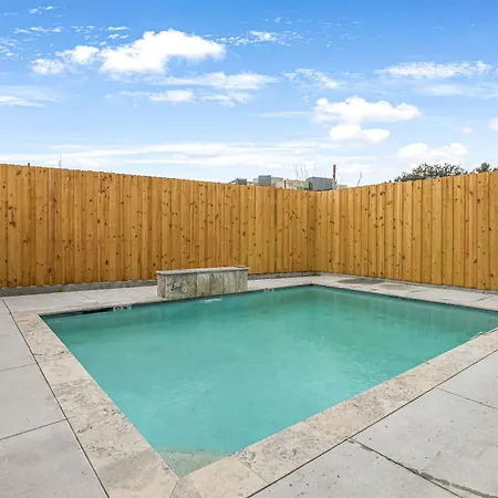 New 4 Bed Luxury House W/Private Heated Pool-2