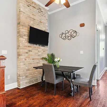 Amazing 3Bedroom Townhome, In Historic Dryade City-2