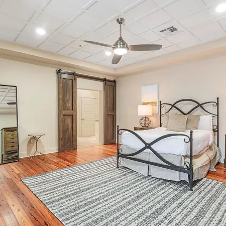Upscale Condos And Penthouses Close To Canal And Bourbon St-2